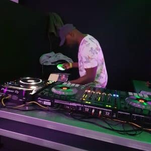 DJ Derek Stevo Corporate DJ services & Hire